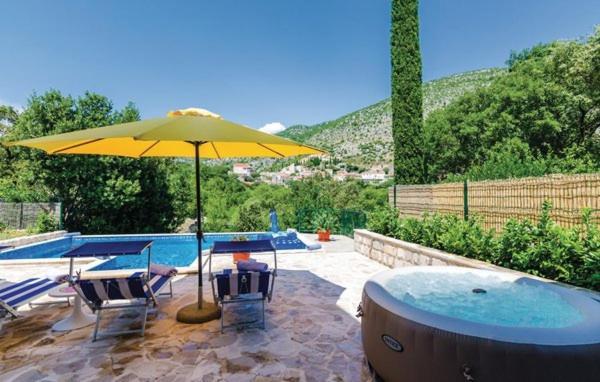 Vila With Pool Petmat *