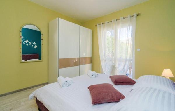 Villa With Pool Petmat